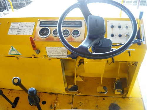 รถบด 9 ล้อยาง Kawasaki KR20 เก่านอกนำเข้าจากญี่ปุ่น สภาพเดิมๆ สวยกิ๊บ ตรวจเช็คระบบให้ทั้งคัน พร้อมรับประกันก่อนส่งถึงมือ รถบด 9 ล้อยาง Kawasaki KR20 เก่านอกนำเข้าจากญี่ปุ่น สภาพเดิมๆ สวยกิ๊บ ตรวจเช็คระบบให้ทั้งคัน พร้อมรับประกันก่อนส่งถึงมือ