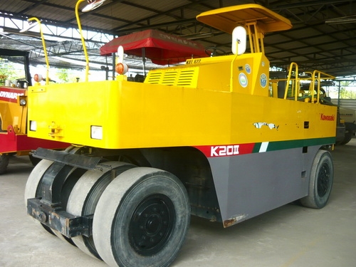 รถบด 9 ล้อยาง Kawasaki KR20 เก่านอกนำเข้าจากญี่ปุ่น สภาพเดิมๆ สวยกิ๊บ ตรวจเช็คระบบให้ทั้งคัน พร้อมรับประกันก่อนส่งถึงมือ รถบด 9 ล้อยาง Kawasaki KR20 เก่านอกนำเข้าจากญี่ปุ่น สภาพเดิมๆ สวยกิ๊บ ตรวจเช็คระบบให้ทั้งคัน พร้อมรับประกันก่อนส่งถึงมือ