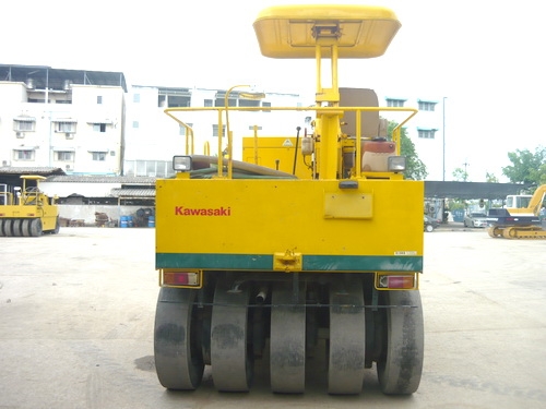 รถบด 9 ล้อยาง Kawasaki KR20 เก่านอกนำเข้าจากญี่ปุ่น สภาพเดิมๆ สวยกิ๊บ ตรวจเช็คระบบให้ทั้งคัน พร้อมรับประกันก่อนส่งถึงมือ รถบด 9 ล้อยาง Kawasaki KR20 เก่านอกนำเข้าจากญี่ปุ่น สภาพเดิมๆ สวยกิ๊บ ตรวจเช็คระบบให้ทั้งคัน พร้อมรับประกันก่อนส่งถึงมือ