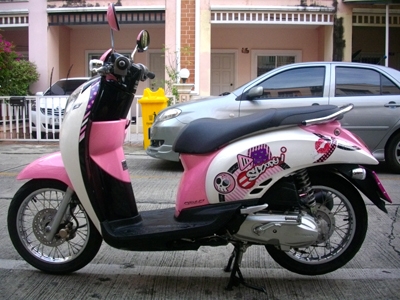 ขาย Scoopy i ปี 2011 ลาย vivid-me ไมล์แท้ 6381กม เครื่องหัวฉีดประหยัดน้ำมัน สีสันสดใส สภาพสวย สีชมพู ขาว