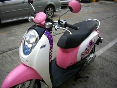 ขาย Scoopy i ปี 2011 ลาย vivid-me ไมล์แท้ 6381กม เครื่องหัวฉีดประหยัดน้ำมัน สีสันสดใส สภาพสวย สีชมพู ขาว