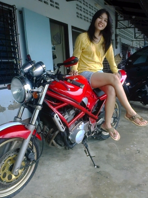 ขายBandit 400 อินวอลแท้ สภาพดีเครื่องแน่น ปี98 โฉมสุดท้ายตัวหายากหรือแลกกับรถบิกไบร์รุ่นไหนก้อได้ลองมาคุยกัน