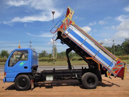 6ล้อดั๊ม NKR 110แรง รถห้าง แอร์ใหม่ สีใหม่