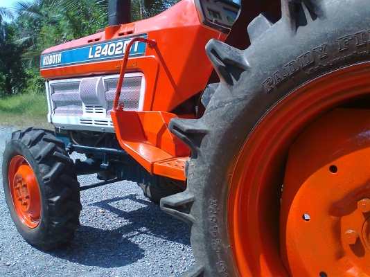 ขายรถไถ KOBUTA L2402DT 4x4WD พร้อมผาน4 ขายรถไถ KOBUTA L2402DT 4x4WD พร้อมผาน4