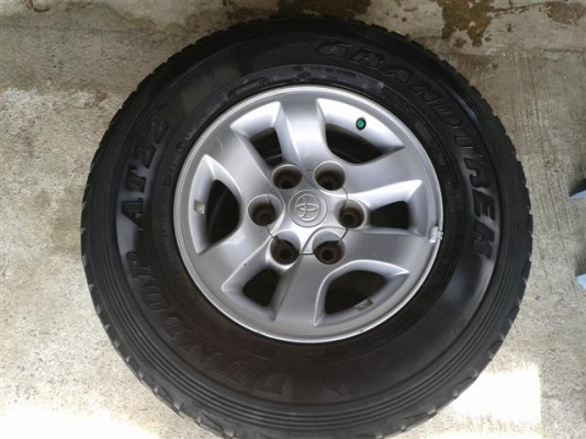 ขายล้อพร้อมยาง Tiger Sportcuiser 4wd  235/75-15 สภาพสวยมากครับ