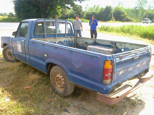 FORD COURIER 1600 MT เบนซิล สภาพดีพร้อมใช้งาน เครื่องดี ภายในเก๋งอุปกรณ์ครบ กระบะมีผุบ้างเล็กน้อย ช่วงล่างคัชซีไม่ผุ เอกสารทะเบียนครบพร้อมโอนครับ
