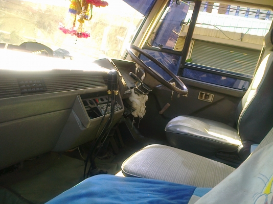 MITSUBISHI FUSO FN527 M-A 190 HP 6D16 รถหางปลาสิบล้อ 2 เพลา มีหางไฮดรอลิกส์ขึ้นรถเกี่ยวครบพร้อมใช้งาน เครื่องแห้งแรงดีไม่มีเยิ้ม ภายในเก๋งสวยครบ พวงมาลัยเพาเวอร์ เบรคทริ๊ปฟี้ ช่วงล่างคัชซีสวยไม่มีดาม ยางสภาพดีมาก ทะเบียนภาษีครบพร้อมโอนครับ