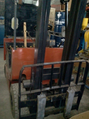 ขายรถโฟล์ีคลิฟต์ NISSAN 2.5 ตัน ไฟฟ้า โทร 084-055-7743