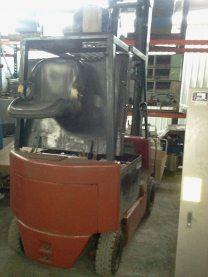 ขายรถโฟล์ีคลิฟต์ NISSAN 2.5 ตัน ไฟฟ้า โทร 084-055-7743