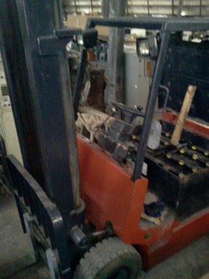 ขายรถโฟล์ีคลิฟต์ NISSAN 2.5 ตัน ไฟฟ้า โทร 084-055-7743