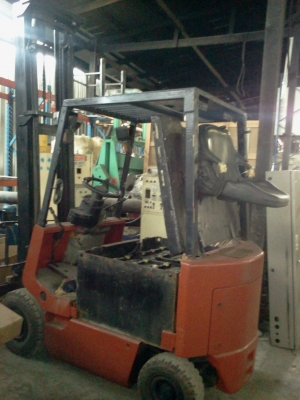 ขายรถโฟล์ีคลิฟต์ NISSAN 2.5 ตัน ไฟฟ้า โทร 084-055-7743