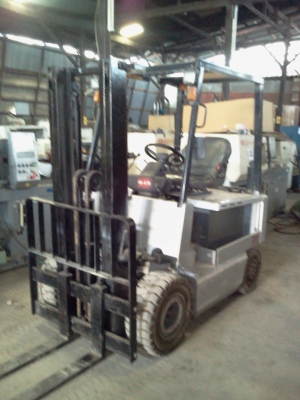 ขายรถโฟล์ีคลิฟต์ NISSAN 2.5 ตัน ไฟฟ้า โทร 084-055-7743