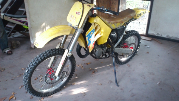 ขาย รถวิบาก Suzuki RM125cc แรงสั่งได้ดั่งใจ มีเครื่องให้สองตัว ตัวนึงมีใบอินวอยนำเข้า สภาพตามรูป สนใจโทร 0875533323 ขาย รถวิบาก Suzuki RM125cc แรงสั่งได้ดั่งใจ มีเครื่องให้สองตัว ตัวนึงมีใบอินวอยนำเข้า สภาพตามรูป สนใจโทร 0875533323