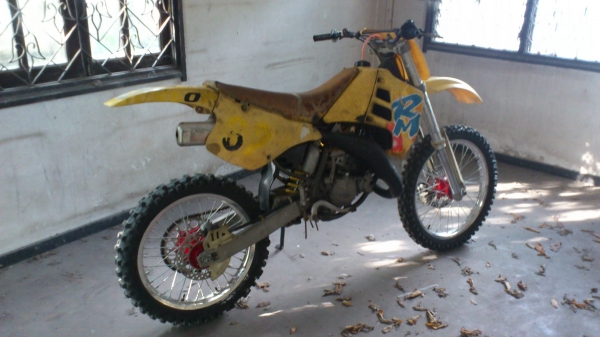 ขาย รถวิบาก Suzuki RM125cc แรงสั่งได้ดั่งใจ มีเครื่องให้สองตัว ตัวนึงมีใบอินวอยนำเข้า สภาพตามรูป สนใจโทร 0875533323 ขาย รถวิบาก Suzuki RM125cc แรงสั่งได้ดั่งใจ มีเครื่องให้สองตัว ตัวนึงมีใบอินวอยนำเข้า สภาพตามรูป สนใจโทร 0875533323