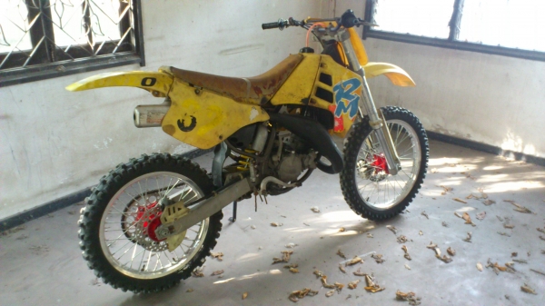 ขาย รถวิบาก Suzuki RM125cc แรงสั่งได้ดั่งใจ มีเครื่องให้สองตัว ตัวนึงมีใบอินวอยนำเข้า สภาพตามรูป สนใจโทร 0875533323 ขาย รถวิบาก Suzuki RM125cc แรงสั่งได้ดั่งใจ มีเครื่องให้สองตัว ตัวนึงมีใบอินวอยนำเข้า สภาพตามรูป สนใจโทร 0875533323