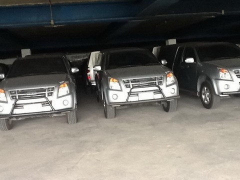 ขายรถนิรภัย ISUZU D-MAX CAB 3.0 HILANDER สีบรอนซ์เงิน รถปลายปี 2007 ล็อตนี้มี 20 คัน สนใจติดต่อคุณสุรพล 0816186988,0819053963