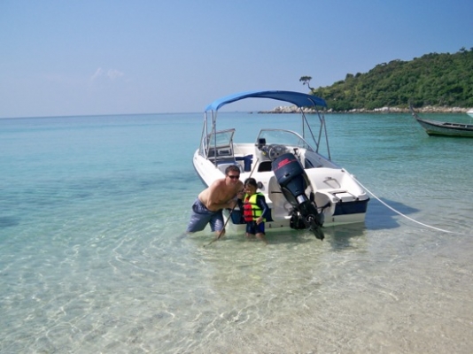 เรือ Bayliner185 ปี 2009 mercury 125 ระยะเวลาใช้งาน 120 ชั่วโมง