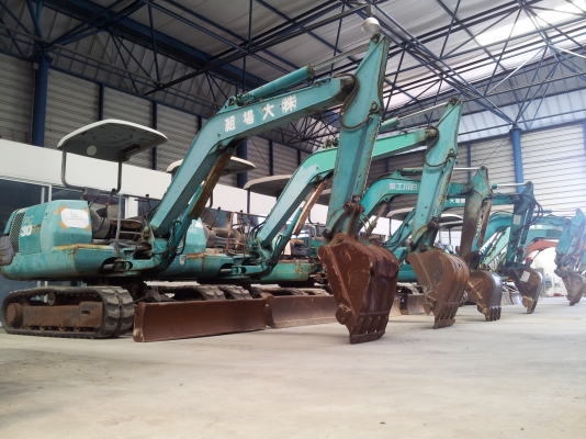 Komatsu PC20-7 จนถึง PC40-7 สภาพดี จำนวนมาก พร้อมขายในราคาไม่แพงครับ