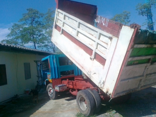 ขายรถดั้ม ภูมิปัญญาชาวบ้าน เป็นรถดั้มหกล้อ ใช้งานได้ดีมากก เครื่องisuzu100แรง รถใช้งานได้ดีปกตินะคับแรงๆไม่มีปัญหาอะไรมาดูมาชมได้เรื่องราคาพอคุยกันได้คับ ตั้งแต่ซื้อมาทำเงินเกินคุ้มแล้วคับ