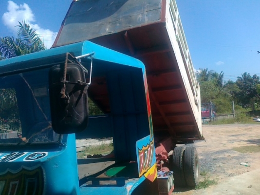 ขายรถดั้ม ภูมิปัญญาชาวบ้าน เป็นรถดั้มหกล้อ ใช้งานได้ดีมากก เครื่องisuzu100แรง รถใช้งานได้ดีปกตินะคับแรงๆไม่มีปัญหาอะไรมาดูมาชมได้เรื่องราคาพอคุยกันได้คับ ตั้งแต่ซื้อมาทำเงินเกินคุ้มแล้วคับ