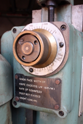 ขายเครื่อง ลับมีด มือสอง สภาพเยี่ยม เครื่อง อังกฤษ ออโต้ทั้งระบบ น้ำหนักเครื่อง 800กก