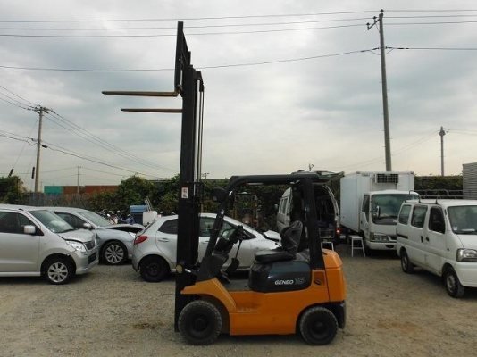 ขายฟอร์คลิฟต์ TOYOTA 7FG15 1.5 T เสายกสูง 3 M   ใช้มา 412 ช.ม นำเข้าจากญี่ปุ่น ขอบคุณมากครับพี่รุ่งพรรณ จ.ขอนแก่น !!!