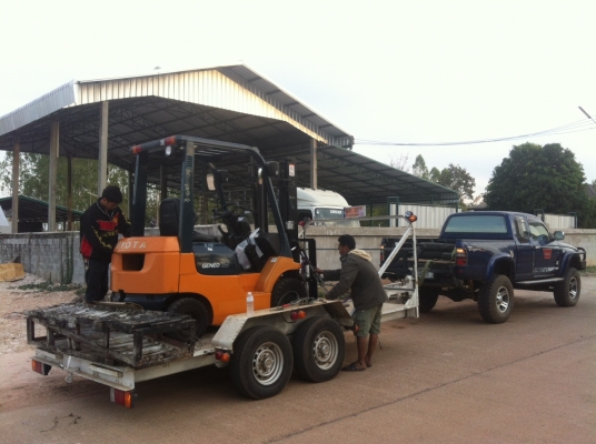 ขายฟอร์คลิฟต์ TOYOTA 7FG15 1.5 T เสายกสูง 3 M   ใช้มา 412 ช.ม นำเข้าจากญี่ปุ่น ขอบคุณมากครับพี่รุ่งพรรณ จ.ขอนแก่น !!!