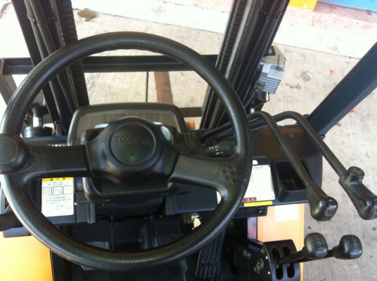 ขายฟอร์คลิฟต์ TOYOTA 7FG15 1.5 T เสายกสูง 3 M   ใช้มา 412 ช.ม นำเข้าจากญี่ปุ่น ขอบคุณมากครับพี่รุ่งพรรณ จ.ขอนแก่น !!!