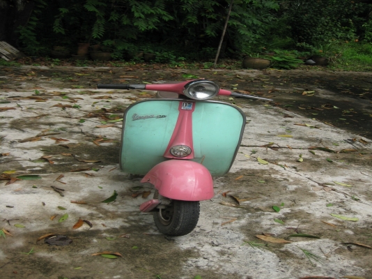 ขายรถเวสป้า รุ่น 84 สวนใจสอบถามได้เลย