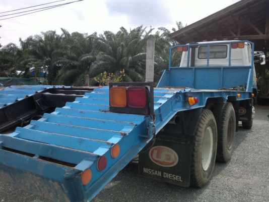 รถนิตสัน 10 ล้อ 2 เพลา ท้าลาด  230 แรงม้า