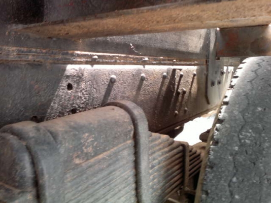 รถนิตสัน 10 ล้อ 2 เพลา ท้าลาด  230 แรงม้า