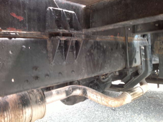 รถนิตสัน 10 ล้อ 2 เพลา ท้าลาด  230 แรงม้า