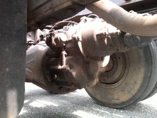 รถนิตสัน 10 ล้อ 2 เพลา ท้าลาด  230 แรงม้า