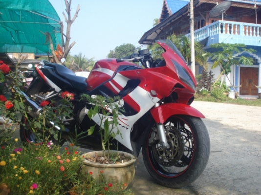 ขายCBR600cc F4 ปี2002 ทะเบียน เครื่องดีมาก ภายในพร้อมลุยหน้าหนาว