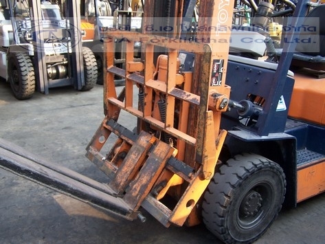 ขายรถ โฟล์คลิฟท์ TOYOTA รุ่น 5-FD15 ขายรถ โฟล์คลิฟท์ TOYOTA รุ่น 5-FD15