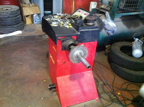 ขายเครื่องถอดยาง2ตัว และเครื่องถ่วงล้อยี่ห้อ CORGHI