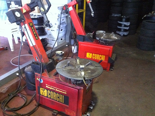 ขายเครื่องถอดยาง2ตัว และเครื่องถ่วงล้อยี่ห้อ CORGHI