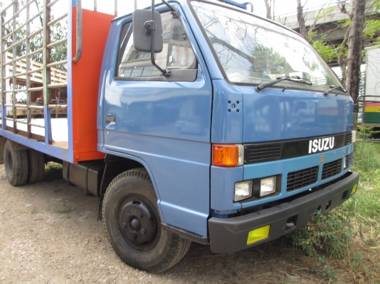 ขาย NPR ยาว 5 เมตรเครื่อง110แรง สภาพสวย ขาย NPR ยาว 5 เมตรเครื่อง110แรง สภาพสวย