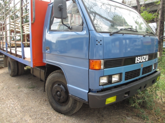 ขาย NPR ยาว 5 เมตรเครื่อง110แรง สภาพสวย ขาย NPR ยาว 5 เมตรเครื่อง110แรง สภาพสวย