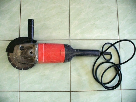 เครื่องเจียร์ไฟฟ้า MAKTEC รุ่น MT900 เครื่องเจียร์ไฟฟ้า 180mm( 7") 2000W 1900บาทเท่านั้น เครื่องเจียร์ไฟฟ้า MAKTEC รุ่น MT900 เครื่องเจียร์ไฟฟ้า 180mm( 7") 2000W 1900บาทเท่านั้น