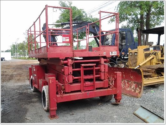 SV091 # 318032 : รถกระเช้า scissor lifts : กุ้ง:TOS:081-3062283
