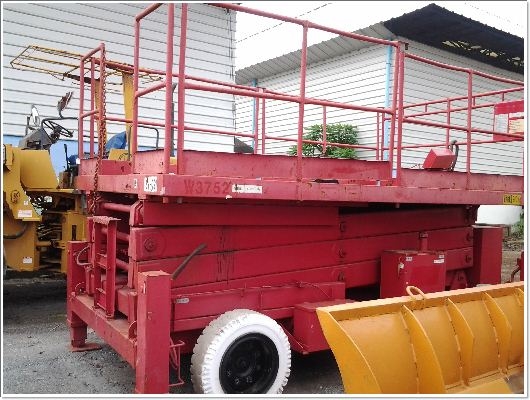 SV091 # 318032 : รถกระเช้า scissor lifts : กุ้ง:TOS:081-3062283