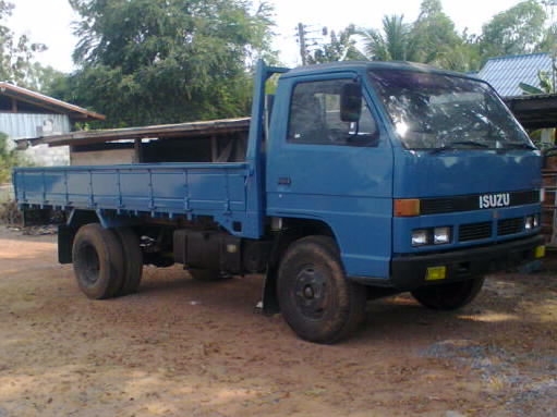 ISUZU NKR 110 HP 4BE1 กระบะเหล็กคอกไม้ยาว 4.30 เมตรสภาพสวย เครื่องดี ภายในครบ หัวบางไม่มีผุ ยาง 8.25 ขอบ 16 เอกสารทะเบียนครบไม่ขาดพร้อมโอนครับ