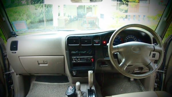 Tiger SPORT CRUISER d4d 4 ประตู ตัว ท๊อป ปี 46/03 เกียร์ ออโต้ 3.0 ฝาขาว