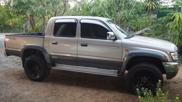 Tiger SPORT CRUISER d4d 4 ประตู ตัว ท๊อป ปี 46/03 เกียร์ ออโต้ 3.0 ฝาขาว