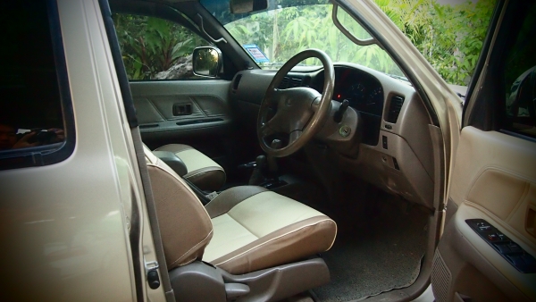 Tiger SPORT CRUISER d4d 4 ประตู ตัว ท๊อป ปี 46/03 เกียร์ ออโต้ 3.0 ฝาขาว