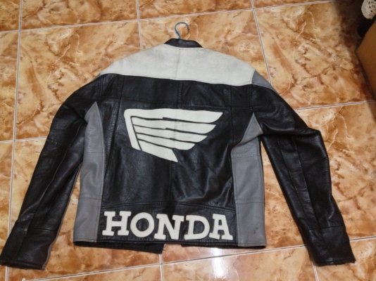 ***ขายเสื้อหนัง Honda ค่ะ***