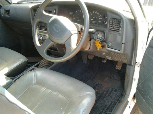 ขายกระบะแค็ป ไมตี้เอ็กซ์ 2.5 ปี36/93 เครื่อง2L แห้งๆไม่เยิ้ม ช่วงล่างแน่น คัสซีสวย ภายในดี ไม่เวอร์ แอร์พร้อม ระบบไฟใช้ได้หมด หน้า-หลังเดิมๆ พื้นกระบะมีผุบางจุด สีดี เก็บมาบางชิ้น  ยางดี4เส้น ***ขายแล้วครับขอบคุณ Truck2hand