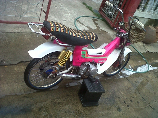 ลดราคาอีกแล้ว อยากขาย ชาลี สีชมพู เครื่องเวฟ125 ล้อขอบ17 โช๊คหลัง แก๊สซี่ แผงคอโซนิค เปิดราคา ที่ 17000 ต่อรองได้จ๊ะ สนใจโทร 086-565-3734 ไก่