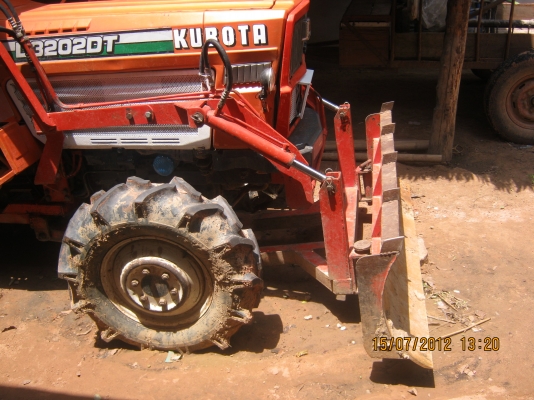 ขายรถไถ 32แรง 220,000 บาท พร้อมอุปกรณ์